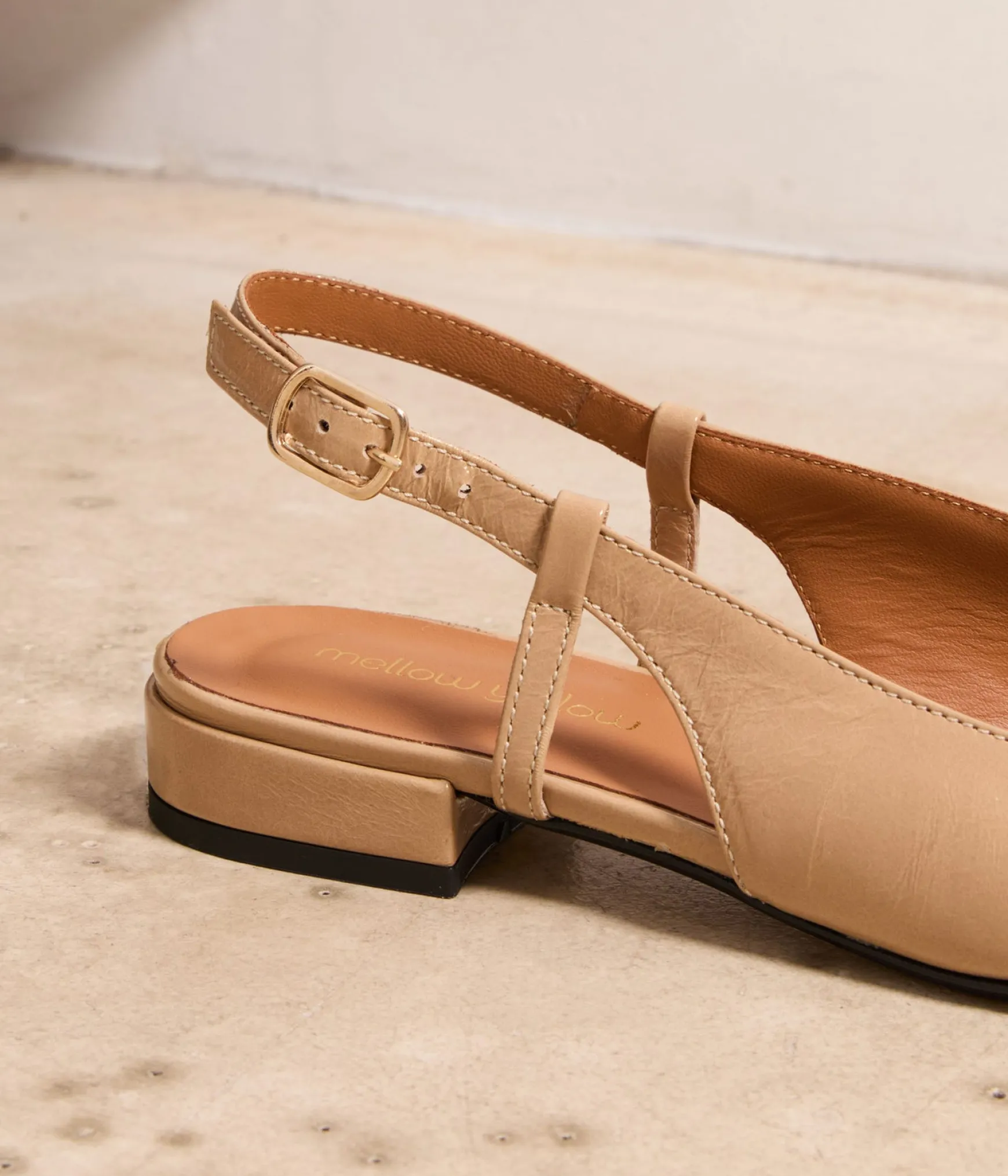 Femme Mellow Yellow Slingbacks s vernies Georgia